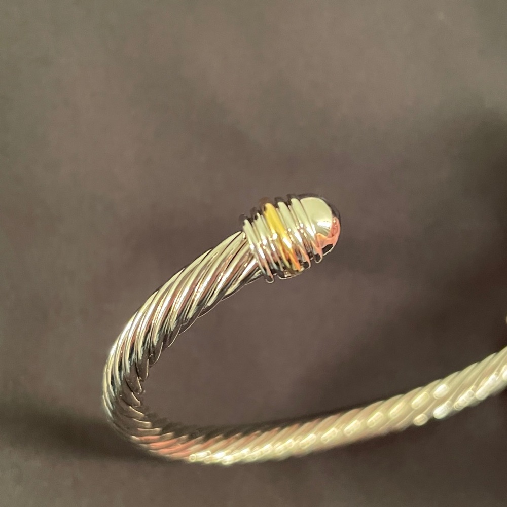 ✨SOLD✨DY Cable Bracelet - Picture 4 of 6